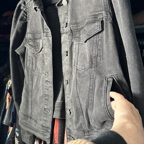 L GAP Black Puff Sleeve Classic Jean Jacket. 6 pockets total. Adjustable waist - Picture 10 of 16